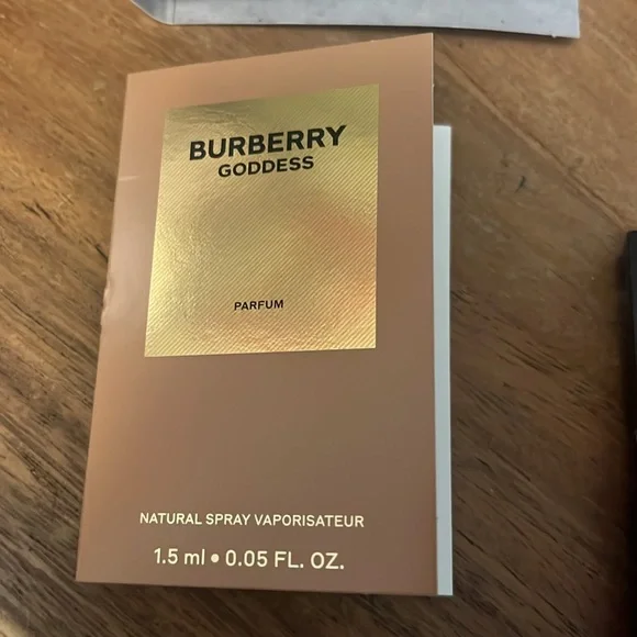 Assorted Perfume Sample Set - Picture 4 of 7